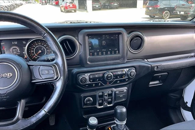 Used 2021 White Jeep Sport image 9