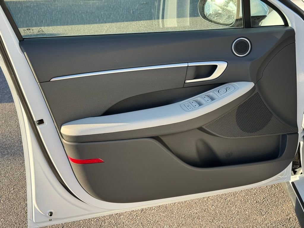 Used 2026 White Hyundai SE image 19