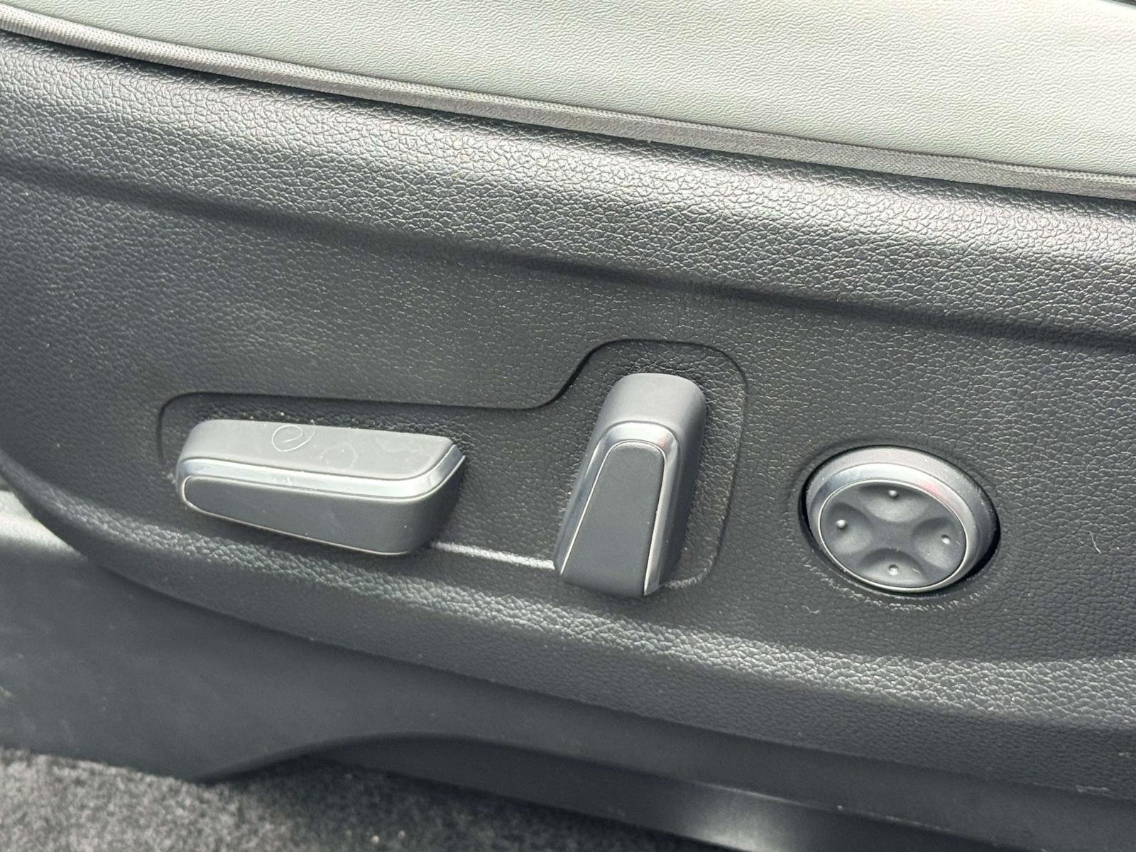 Certified Used 2024 White Hyundai SEL image 18