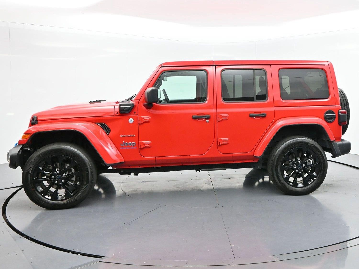 Used 2024 Firecracker Red Clearcoat Jeep Sahara image 4