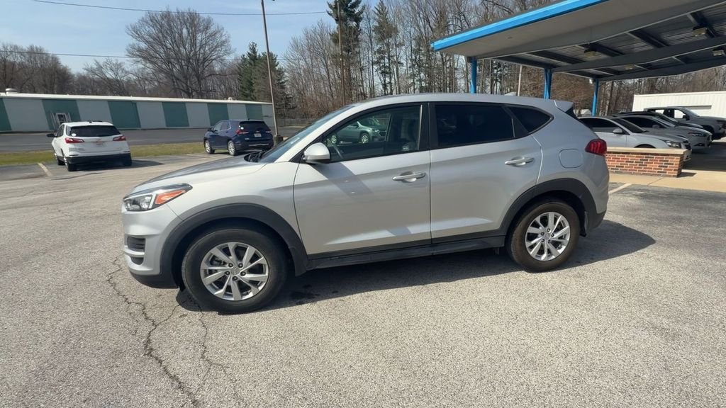 Used 2020 Silver Hyundai SE image 4