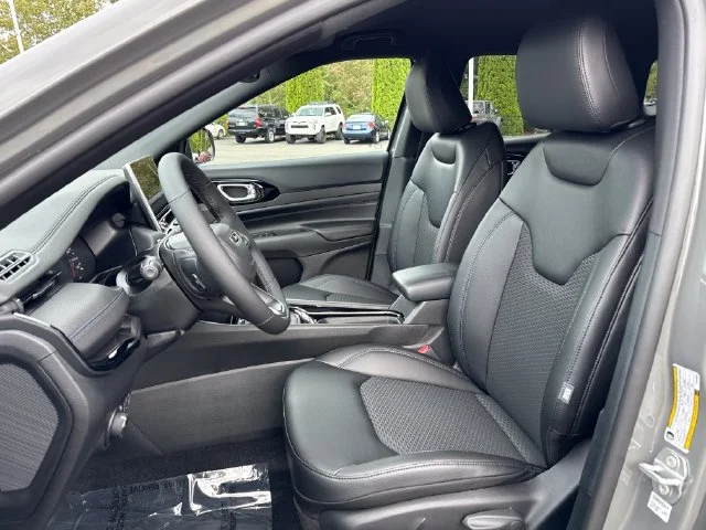 New 2026 Sting-Gray Clearcoat Jeep Latitude image 19