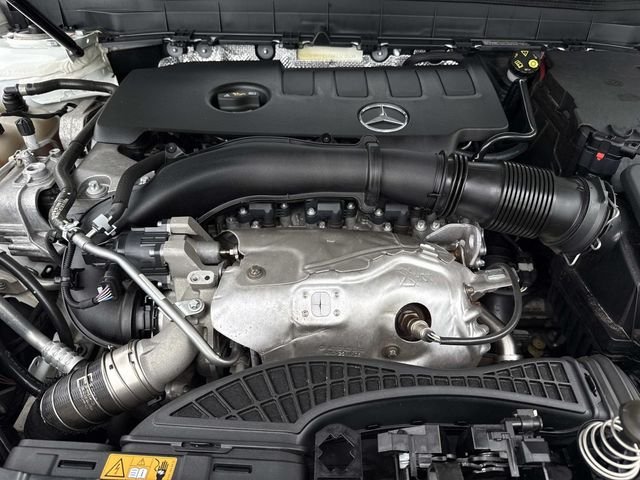 Used 2022 White Mercedes-Benz GLB 250 image 13