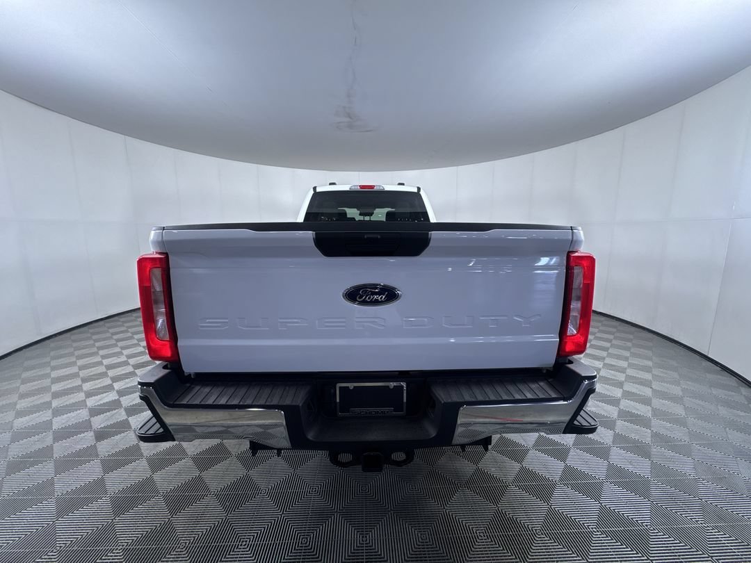 New 2026 Oxford White Ford XLT image 7