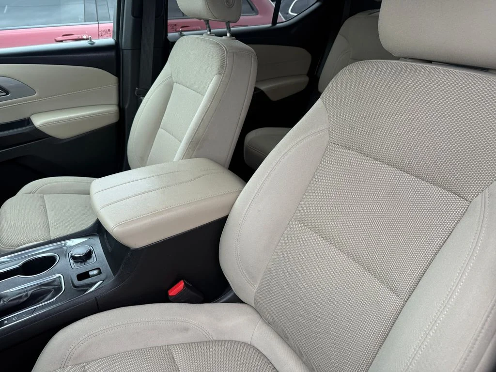 Used 2022 White Chevrolet LS image 27