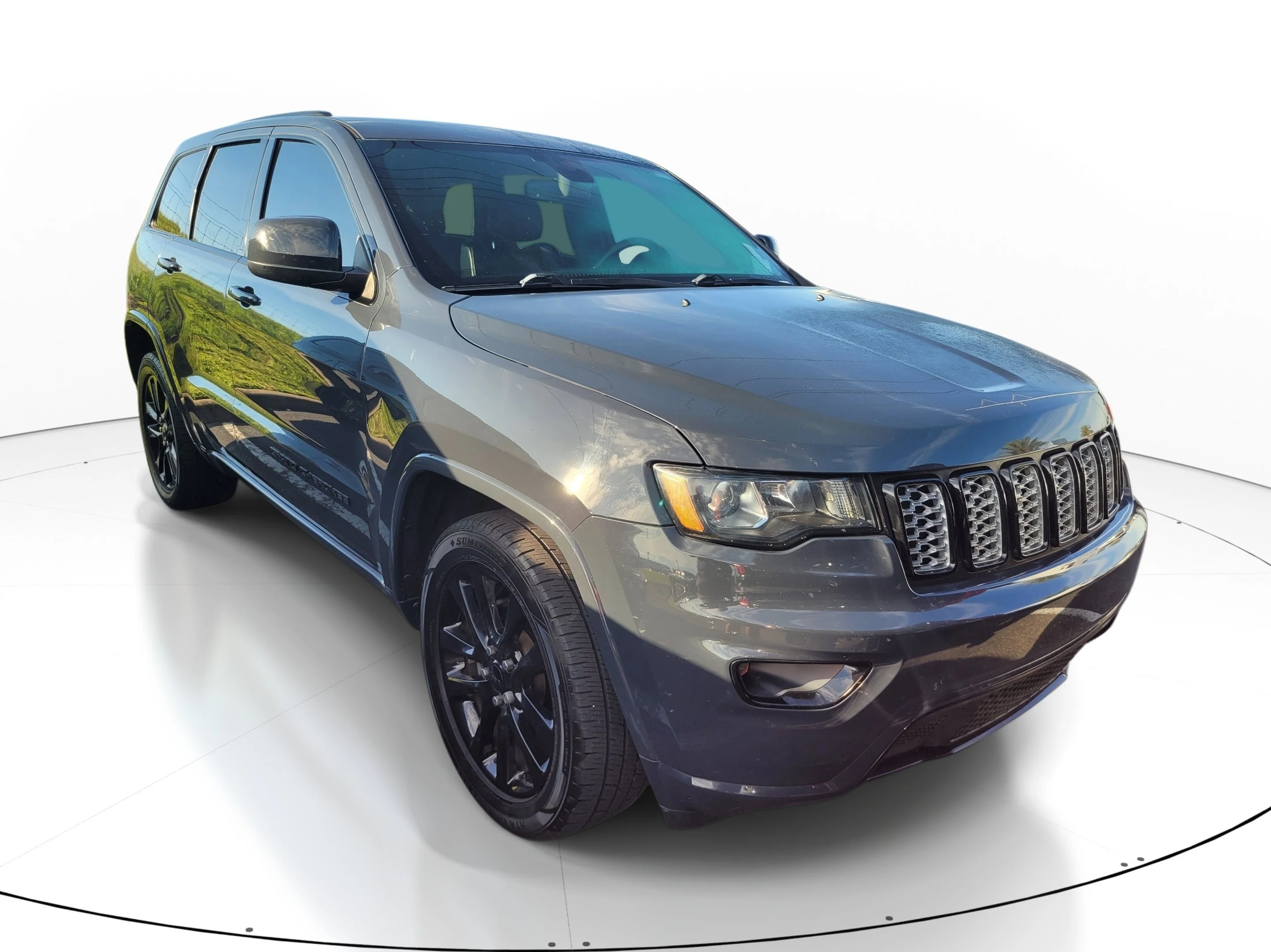 Used 2018 Rhino Clearcoat Jeep Altitude image 1