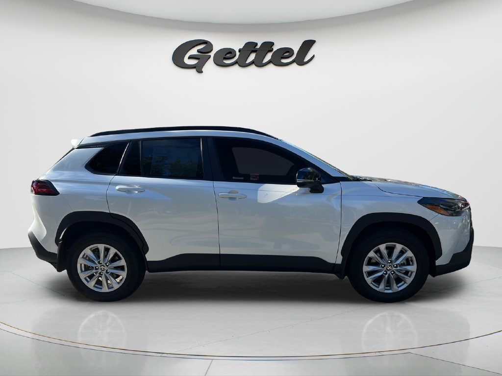 New 2026 Wind Chill Pearl <sup>1</sup> Toyota  LE image 4