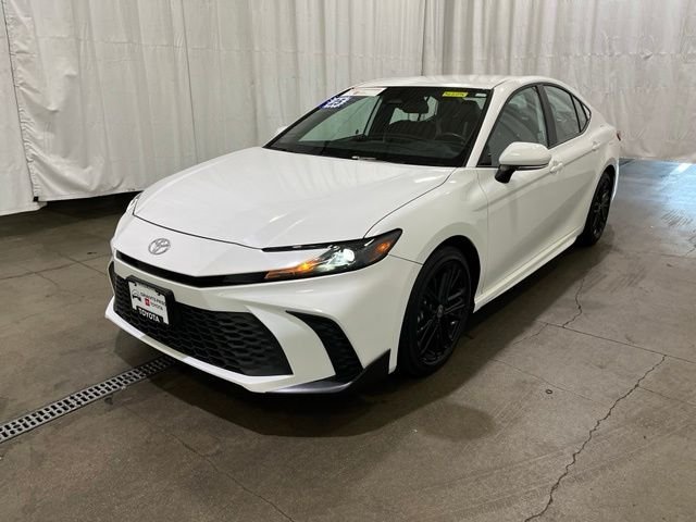 2025 Toyota Camry SE - Photo 8