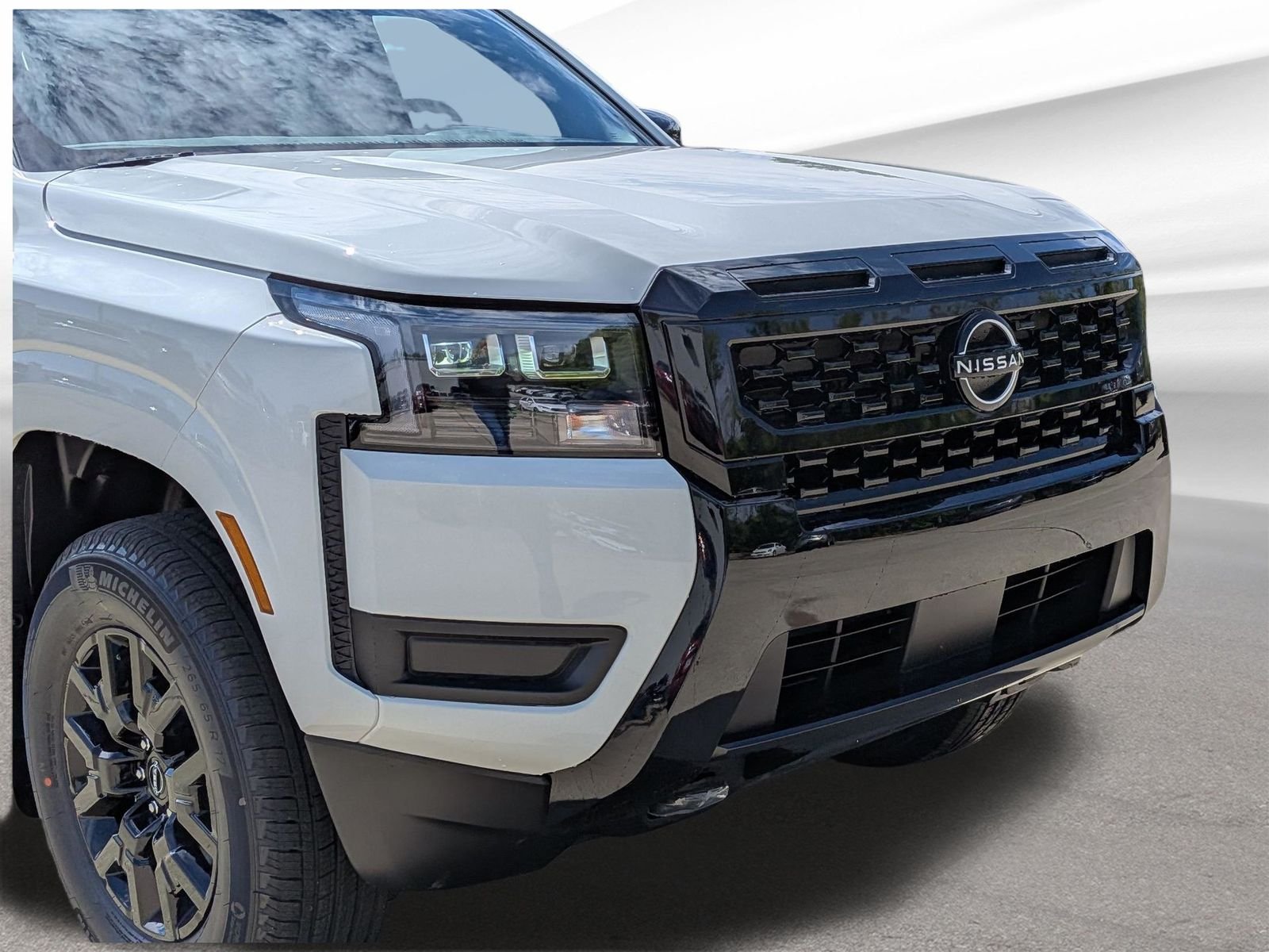 New 2026 Glacier White Nissan Crew Cab SV image 34