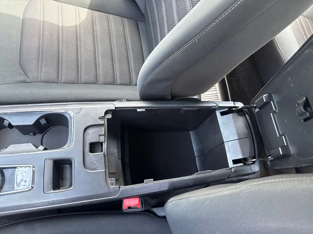 Used 2020 Blue Ford SE image 34