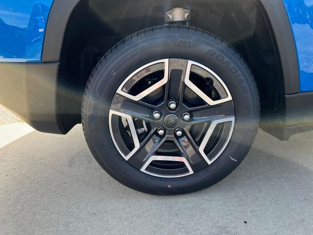 New 2026 Hydro Blue Pearl-Coat Exterior Paint Jeep Laredo image 5