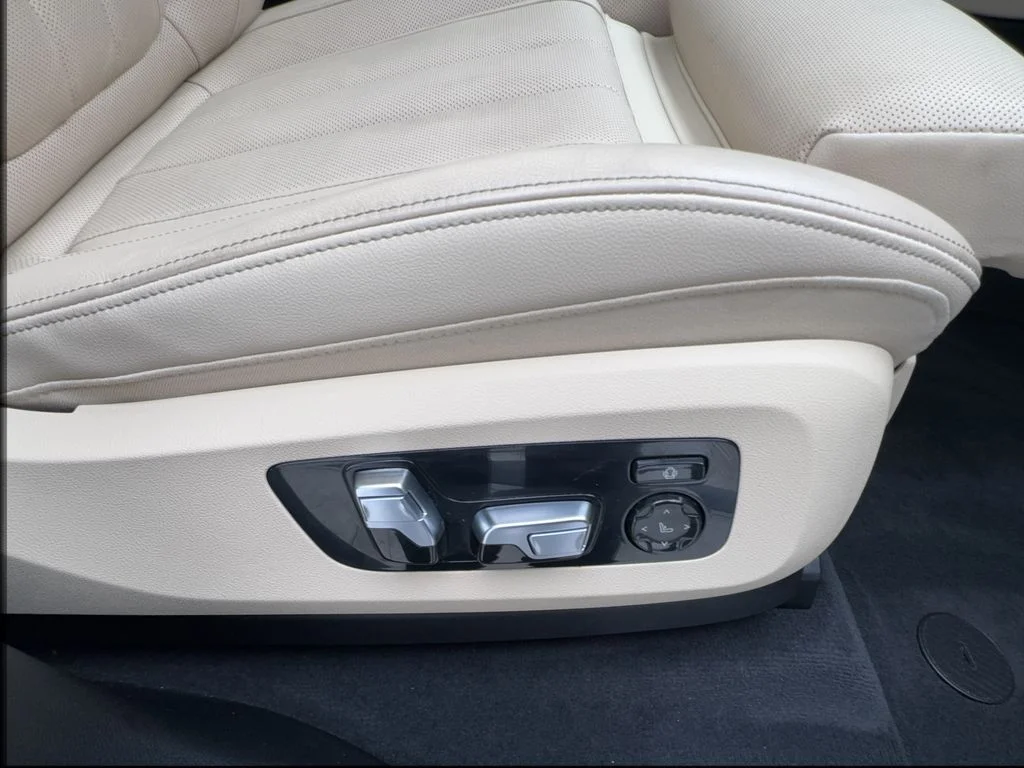 Used 2021 White BMW sDrive40i image 33