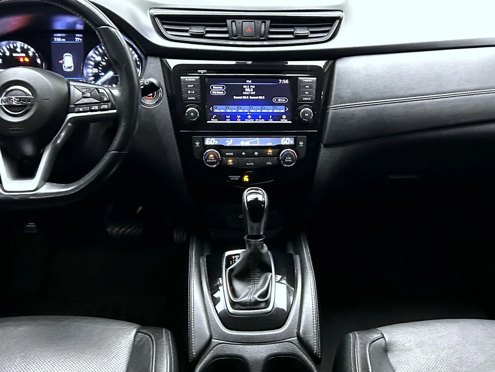 Used 2018 Silver Nissan SL image 13