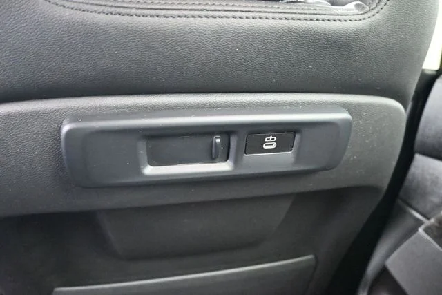 Used 2022 Blue BMW xDrive40i image 17