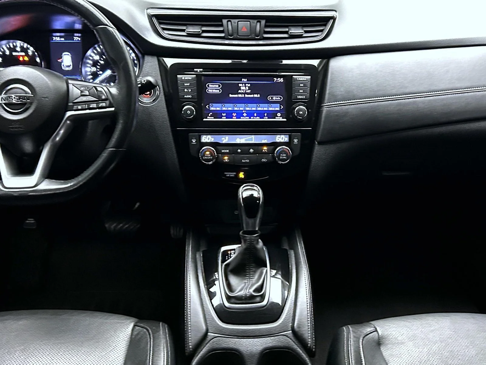 Used 2018 Silver Nissan SL image 13