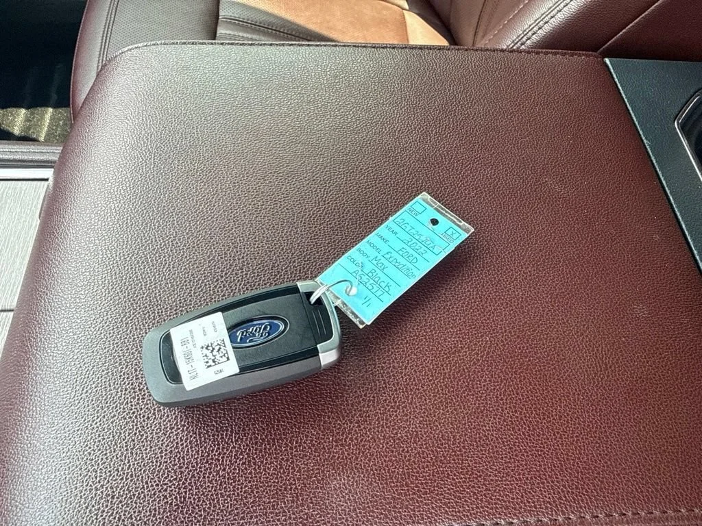 Used 2022  Ford Limited image 40
