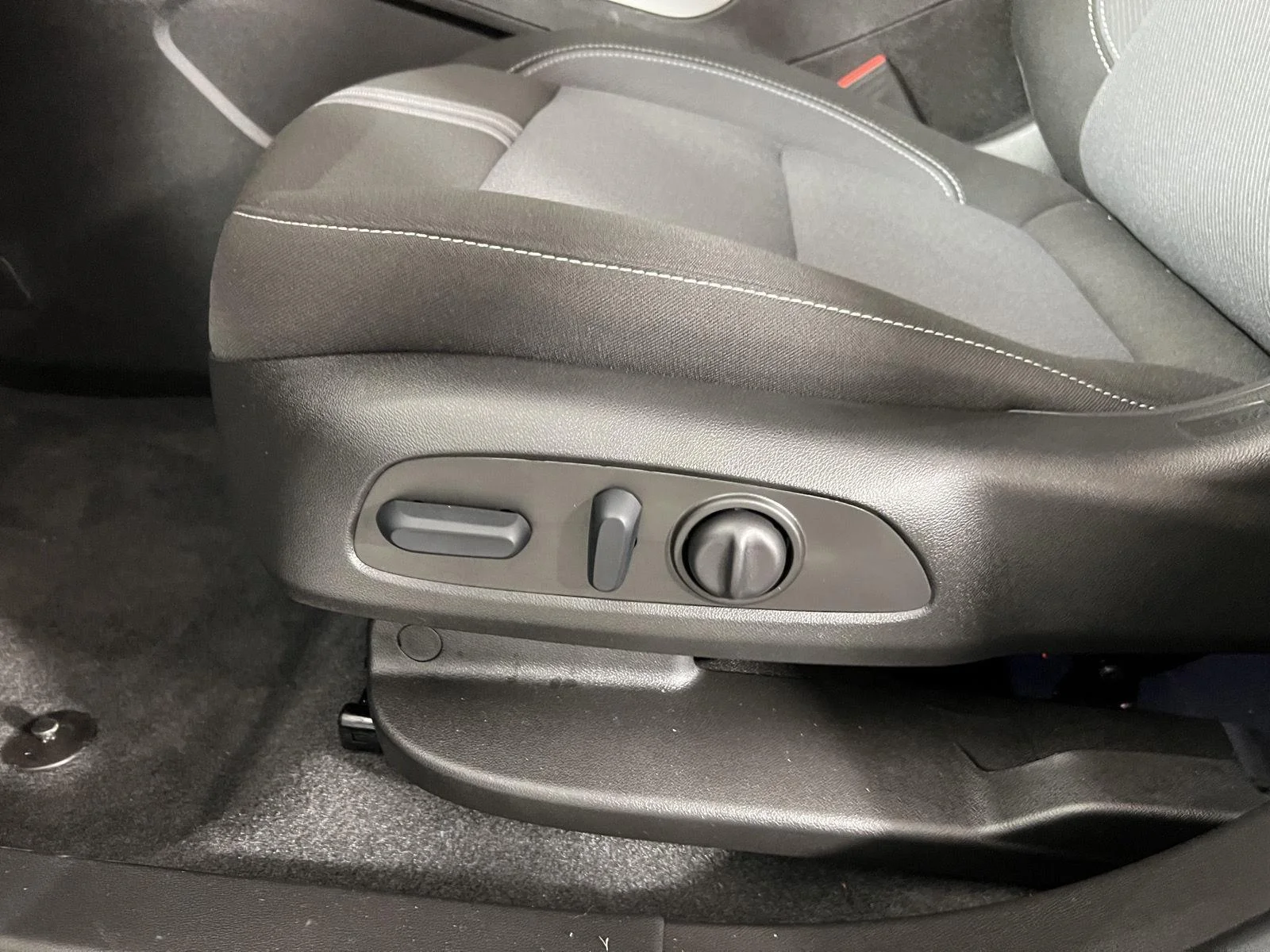 New 2025 Sterling Gray Metallic Chevrolet 2LT image 13