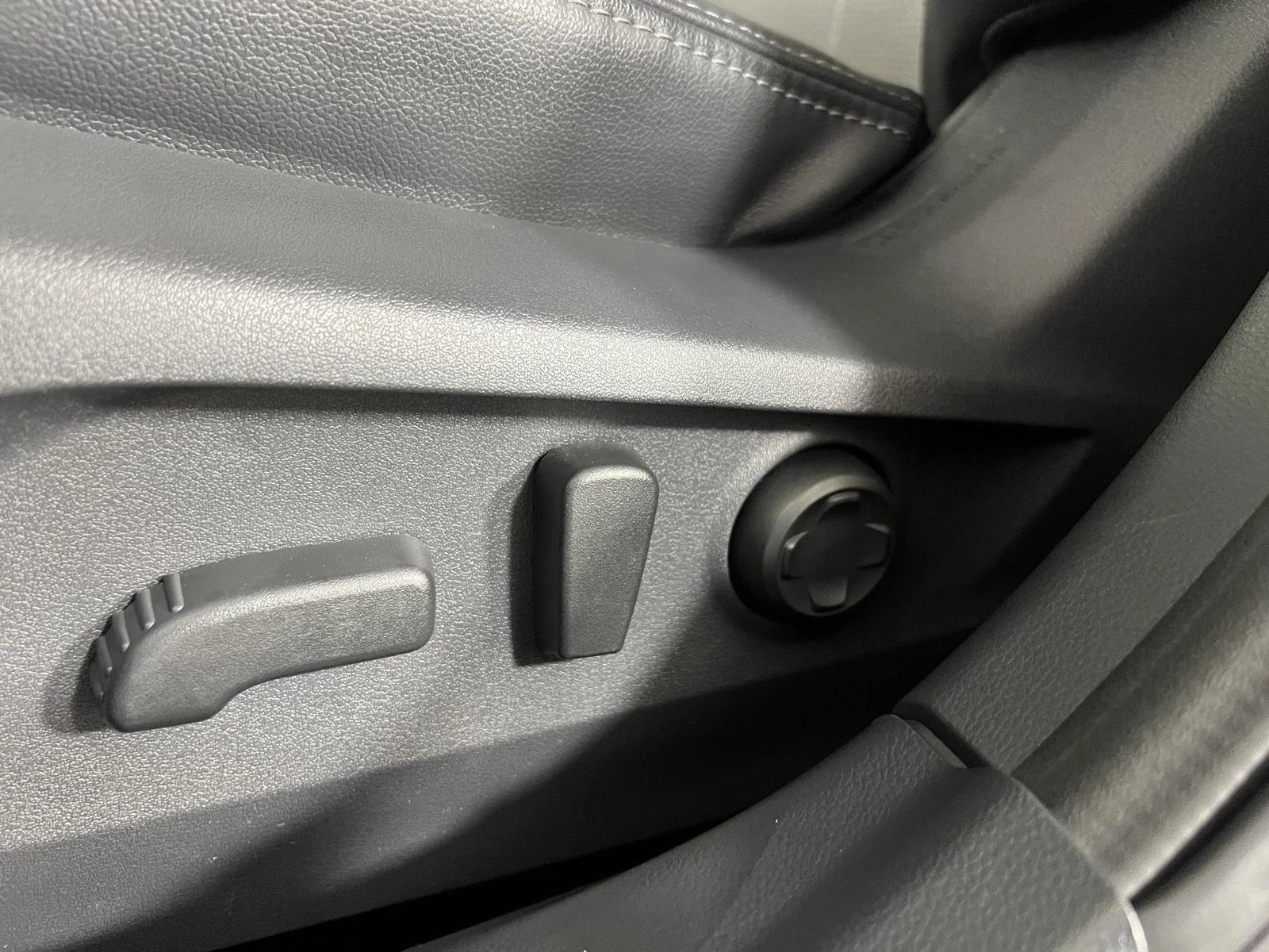 Used 2025 Magnetite Gray Metallic Subaru Limited image 17