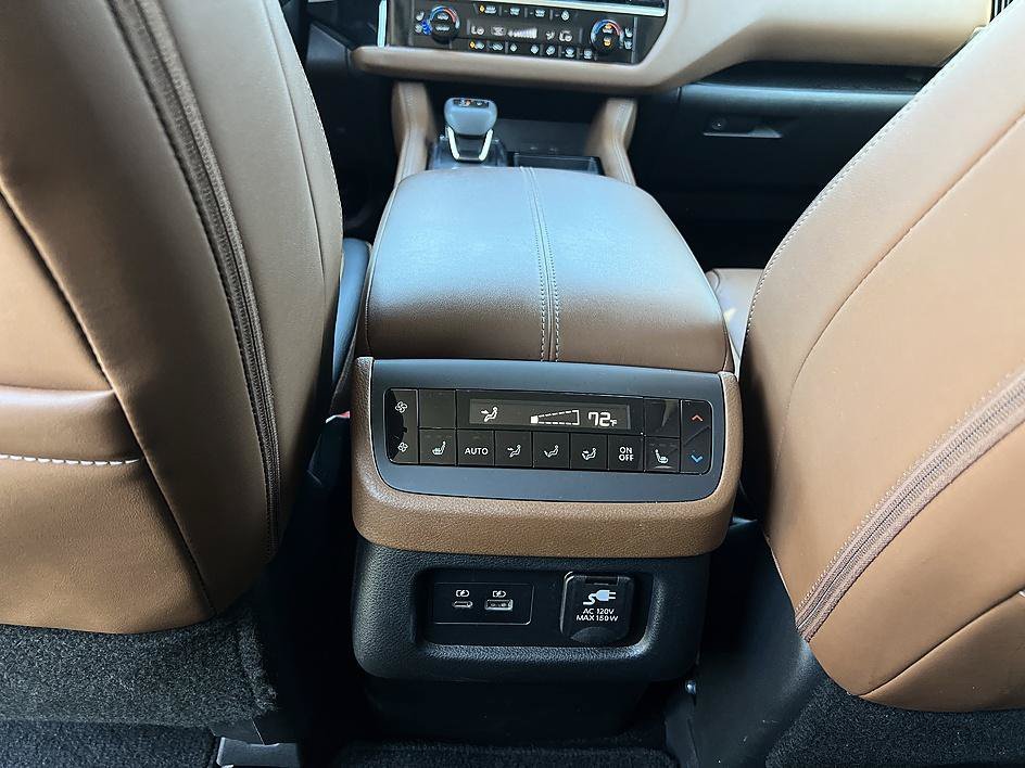 Certified Used 2024 Pearl White Tricoat Nissan Platinum image 31