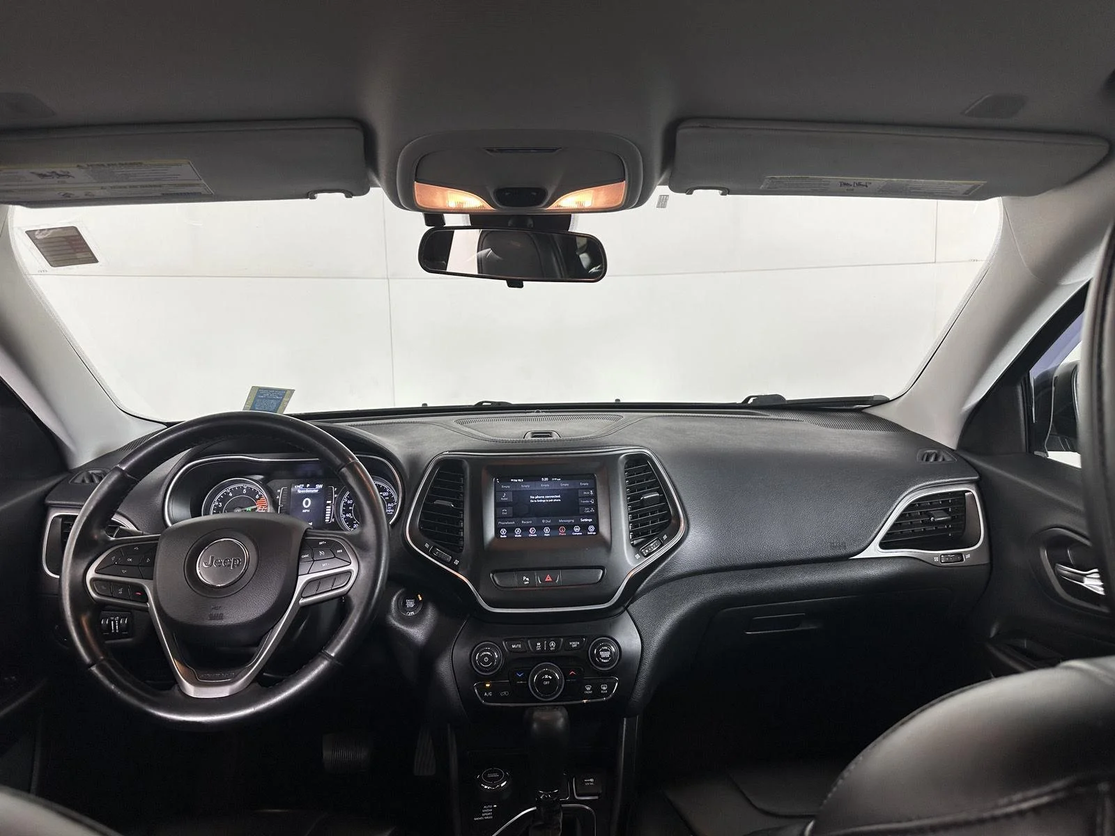 Used 2019 Diamond Black Crystal Pearlcoat Jeep Latitude Plus image 3