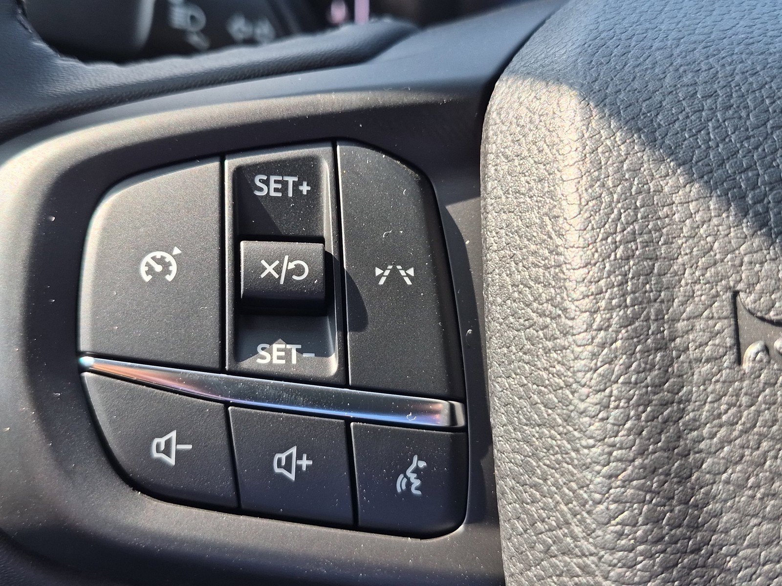 New 2026 Carbonized Gray Metallic Ford XLT image 27