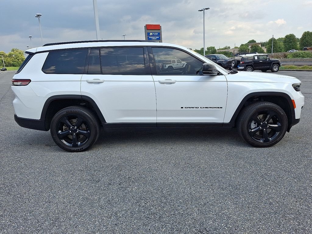 Used 2023 Bright White Clearcoat Jeep Altitude image 8