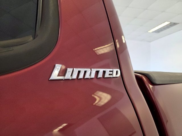 Used 2006  Toyota Limited image 13