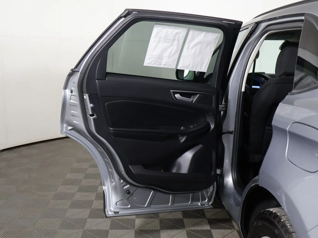 Used 2022 Silver Ford SE image 18