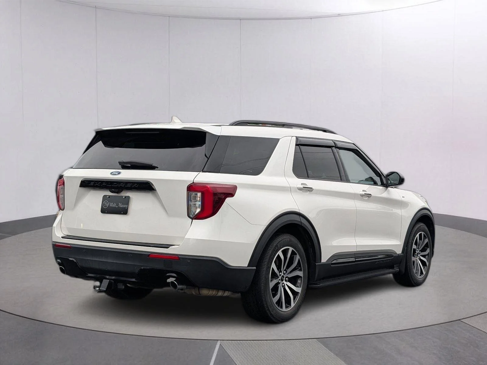 Used 2022 Star White Metallic Tri-Coat Ford ST-Line image 5