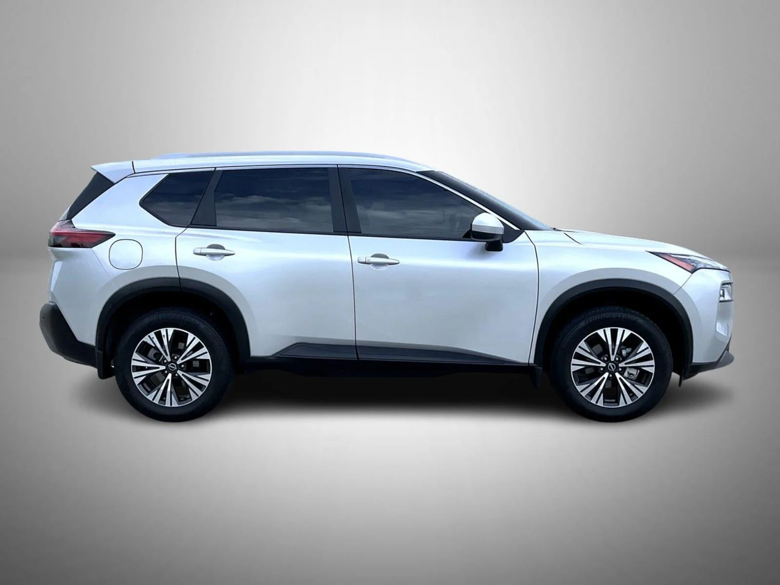 Used 2023 Silver Nissan SV image 4