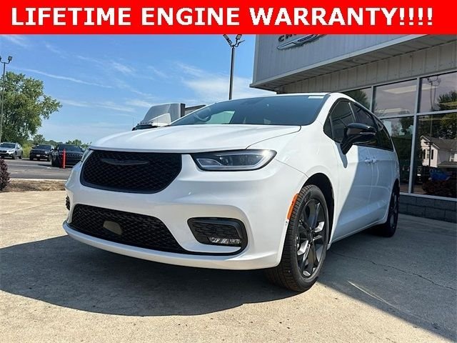 New 2026 Bright White Clear-Coat Exterior Paint Chrysler Select image 3