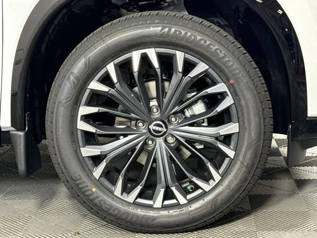 New 2026 Everest White Pearl TriCoat Nissan Platinum image 10