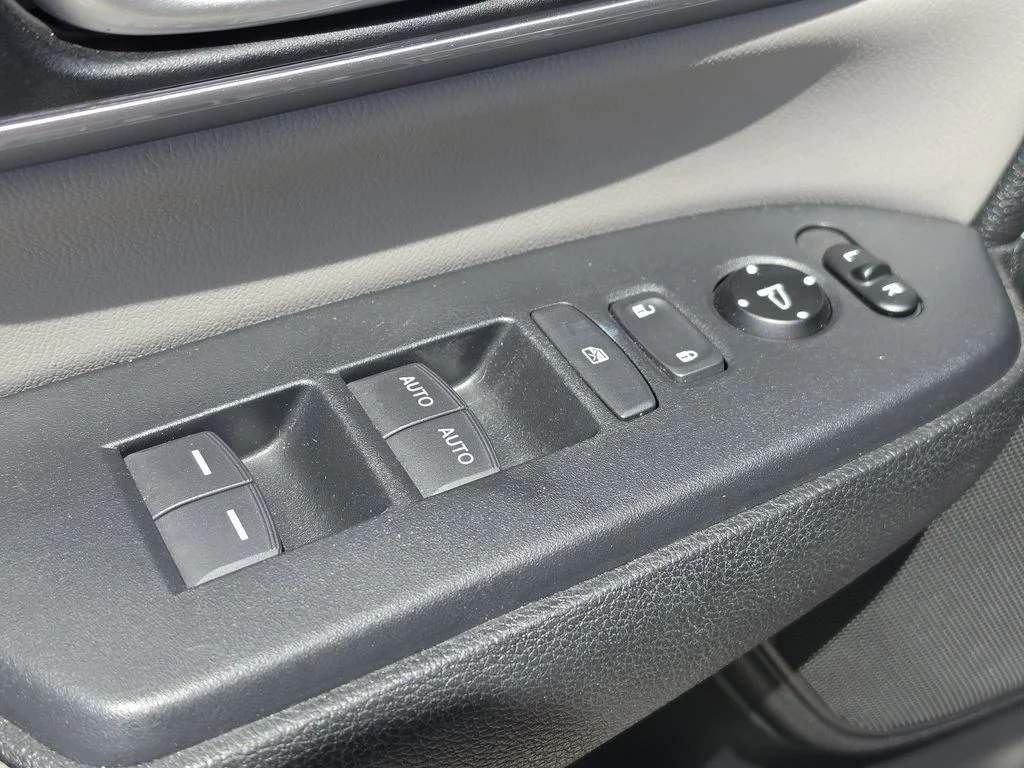 Certified Used 2017  Honda Touring image 18
