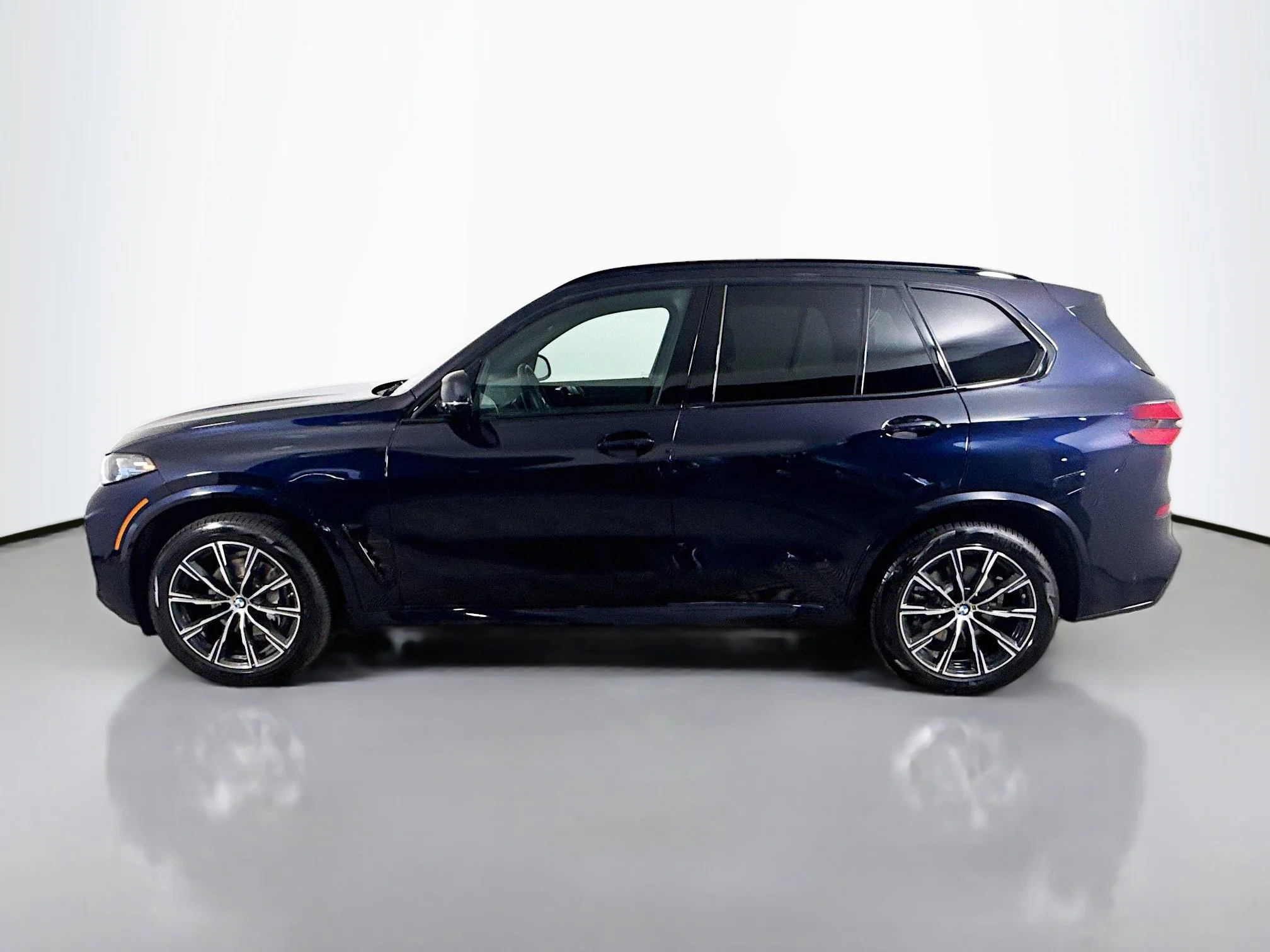 Used 2026 Carbon Black Metallic BMW sDrive40i image 4
