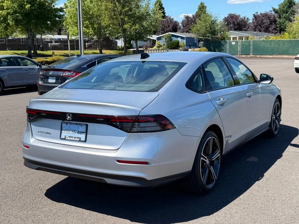 New 2026 Solar Silver Metallic Honda SE image 8