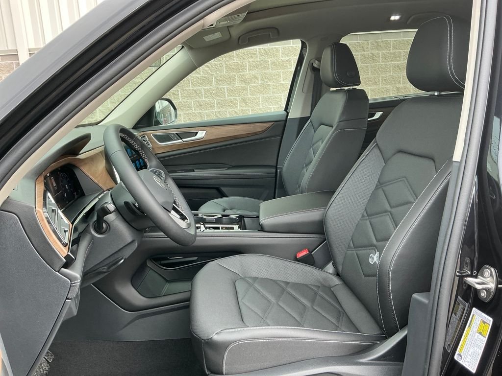 New 2026 Black Volkswagen 2.0T SE w/Technology image 9