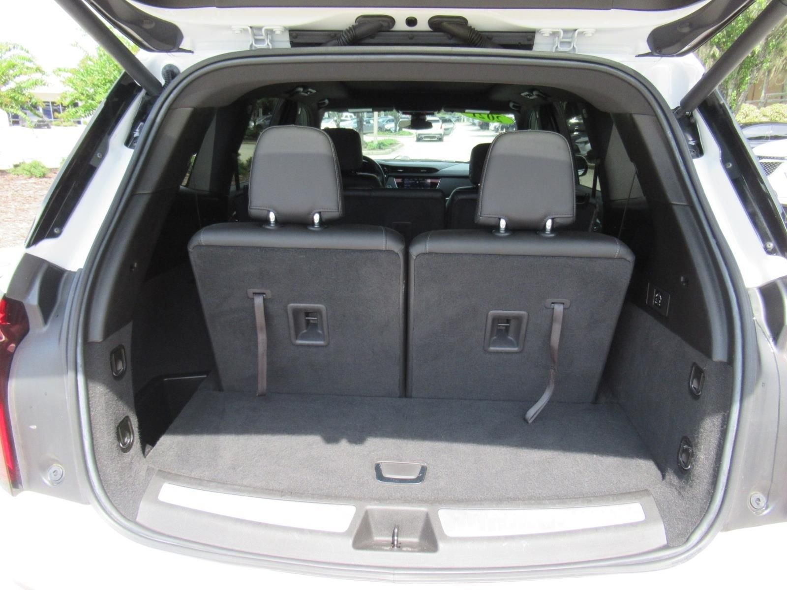 Used 2022 White Cadillac Luxury image 36