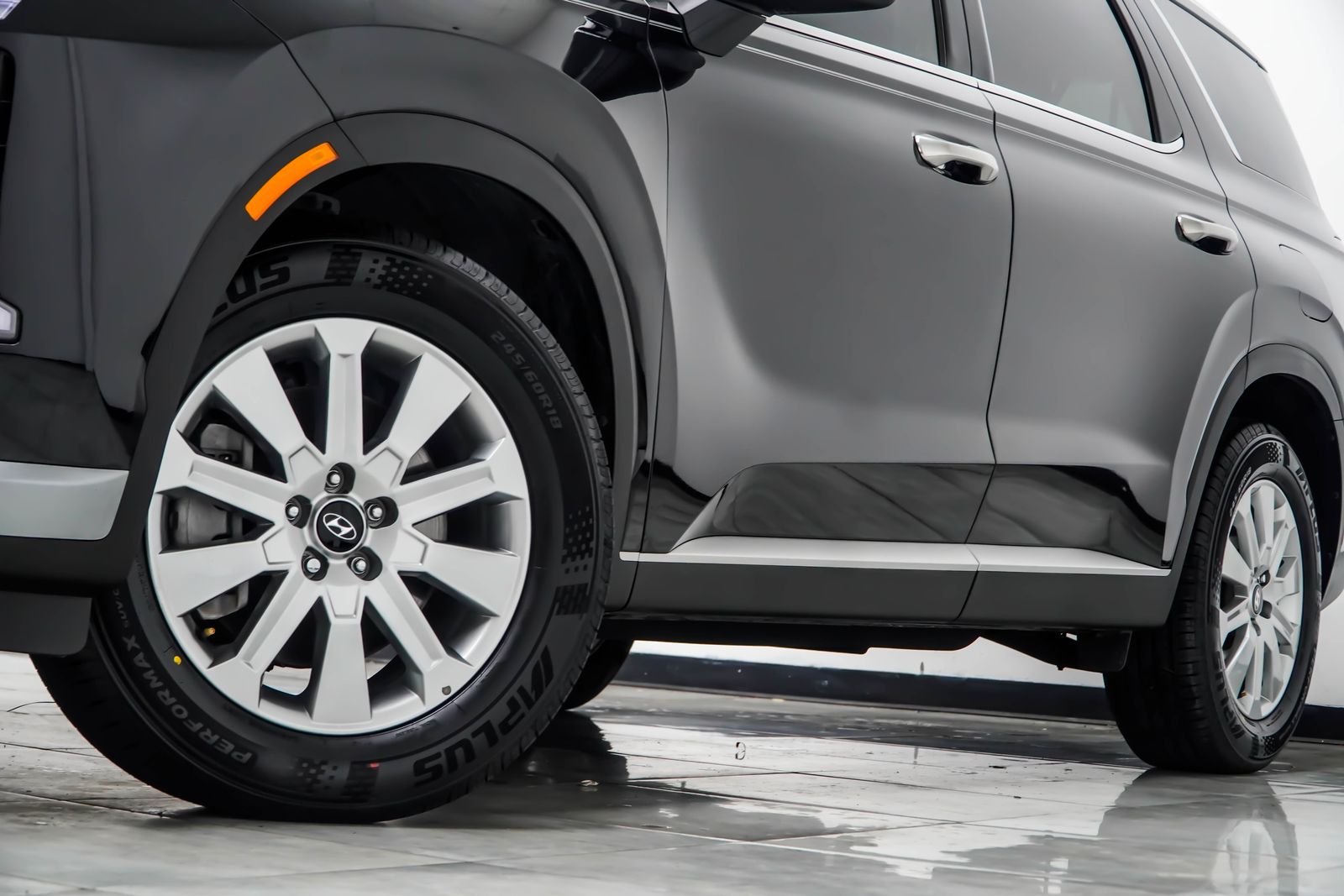 Used 2025 Black Hyundai SEL image 4
