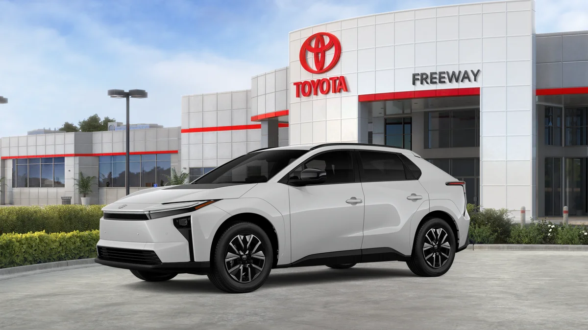 New 2026 Wind Chill Pearl Toyota XLE image 2