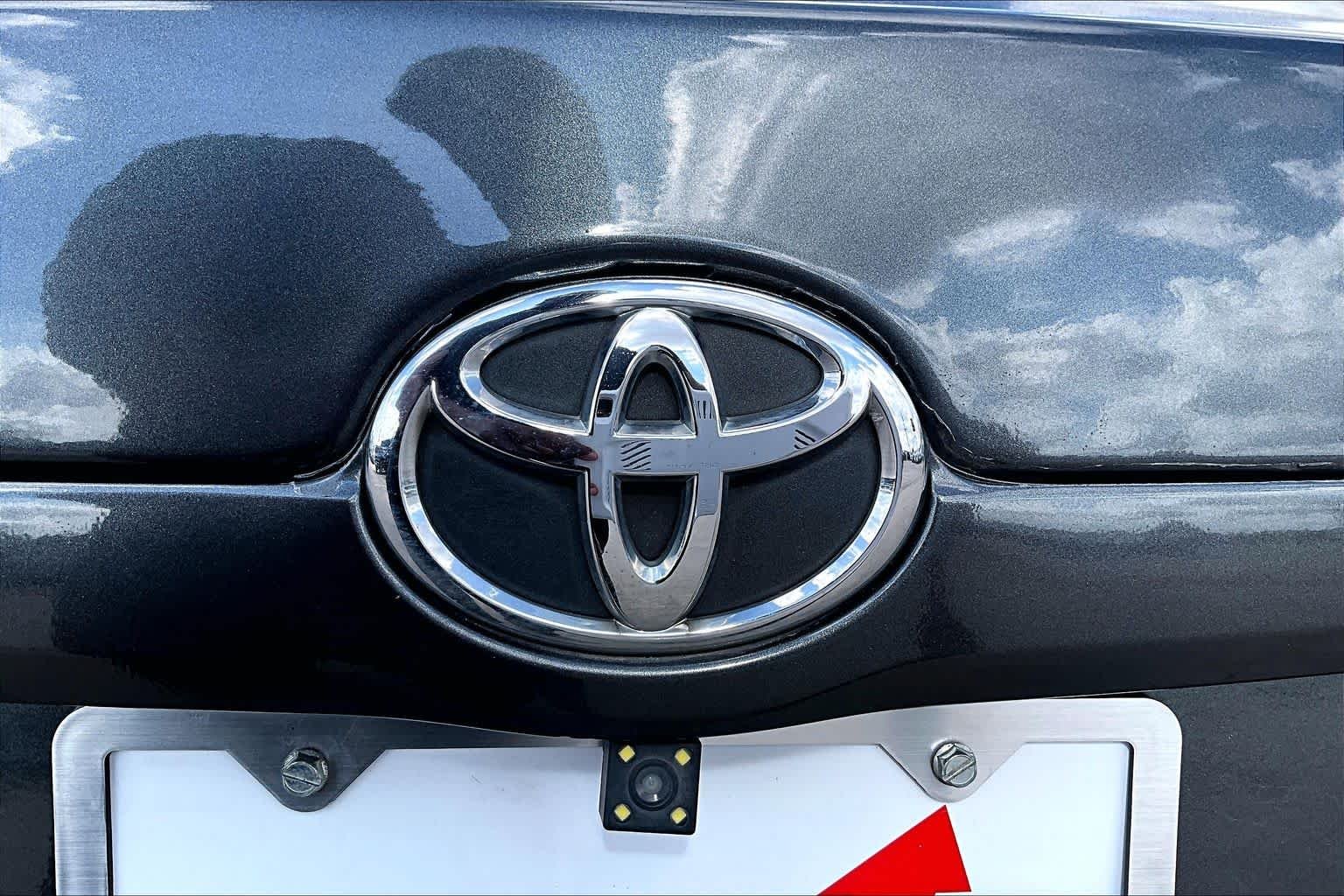 Used 2008 Magnetic Gray Metallic Toyota LE image 29
