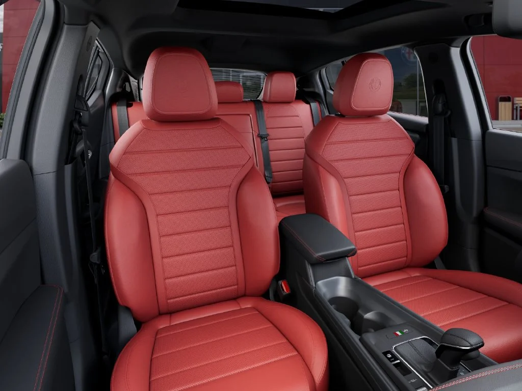 New 2026 Milano White Exterior Paint Alfa Romeo Base image 16