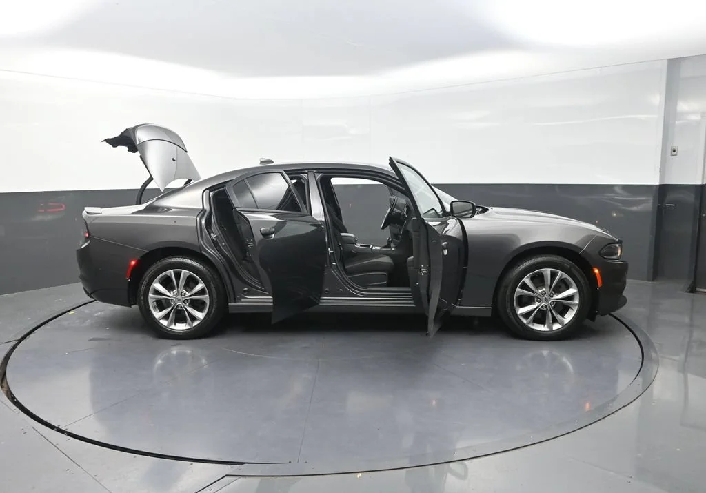 Used 2020 Gray Dodge SXT image 39