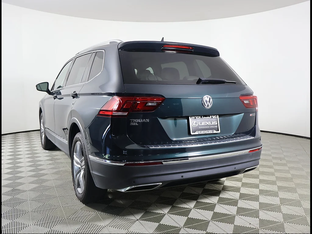 Used 2019 Dark Moss Green Metallic Volkswagen 2.0T SEL Premium 4Motion image 4