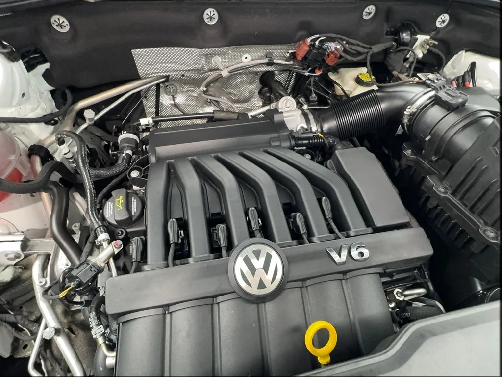 Used 2022 White Volkswagen 3.6L V6 SE w/Technology image 19