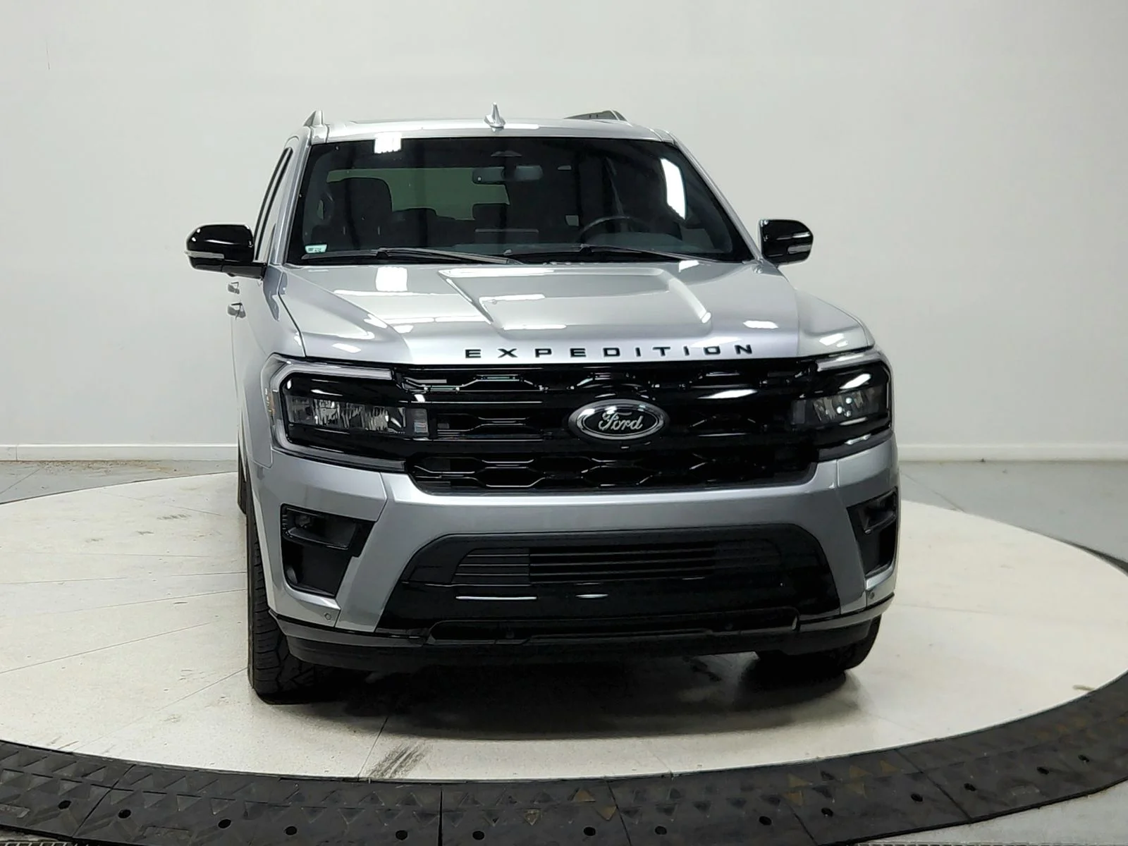 Used 2024 Silver Ford Limited image 3