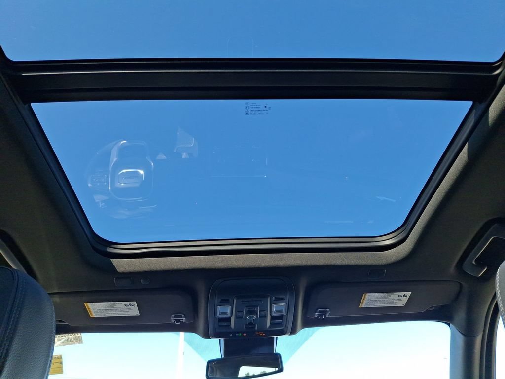 2024 GMC Yukon Denali - Photo 16