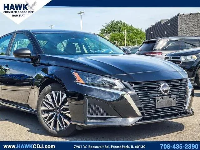 Used 2024 Black Nissan 2.5 SV image 2