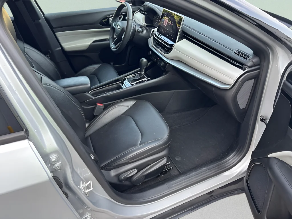 Used 2025 Silver Jeep Limited image 12