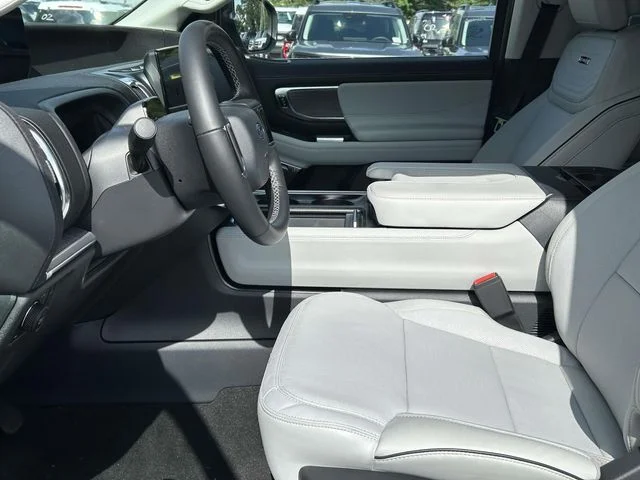 New 2026 White Ford Platinum image 15