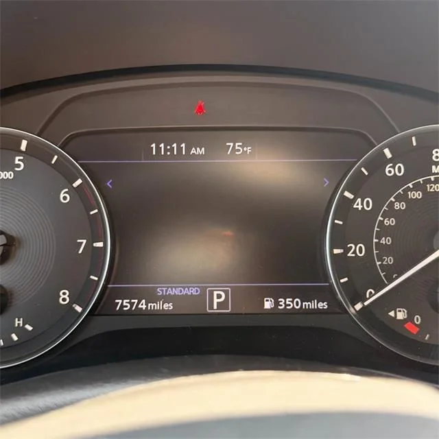 Used 2025 White INFINITI LUXE image 21